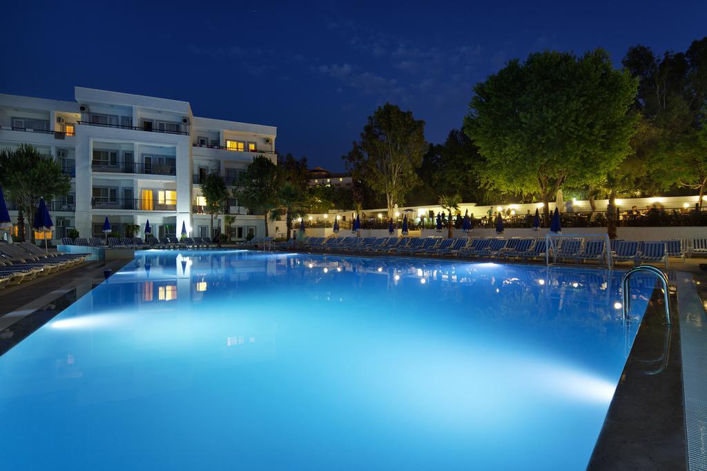 Larissa Beach Club Side Exterior foto
