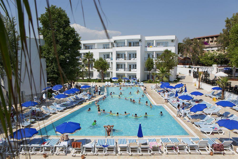 Larissa Beach Club Side Exterior foto