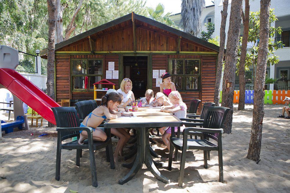 Larissa Beach Club Side Exterior foto
