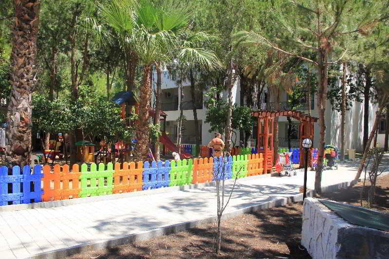Larissa Beach Club Side Exterior foto