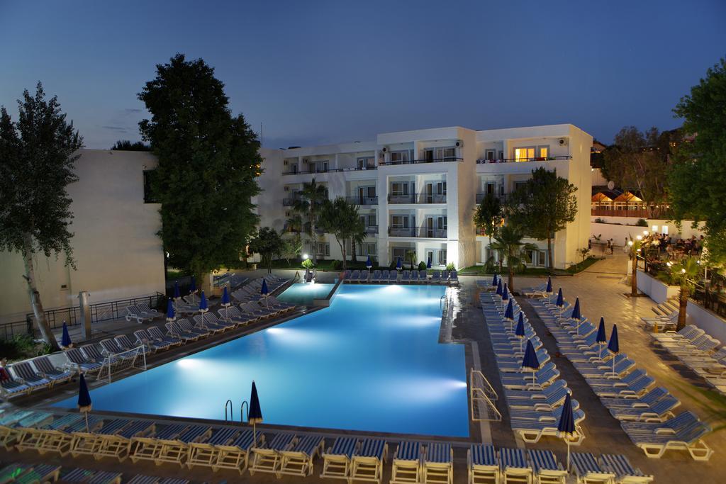 Larissa Beach Club Side Exterior foto